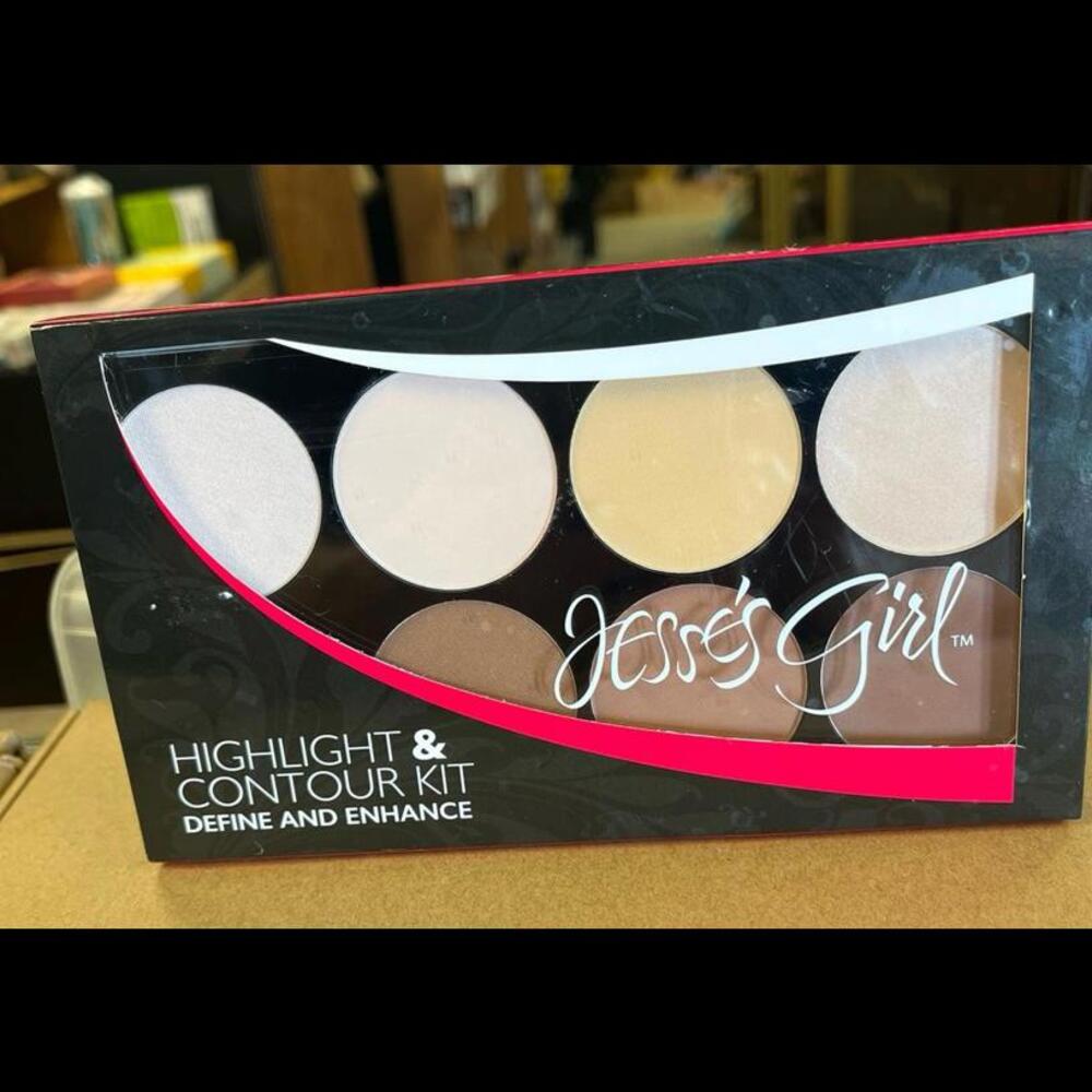 Jessie’s girl highlight and contour kit